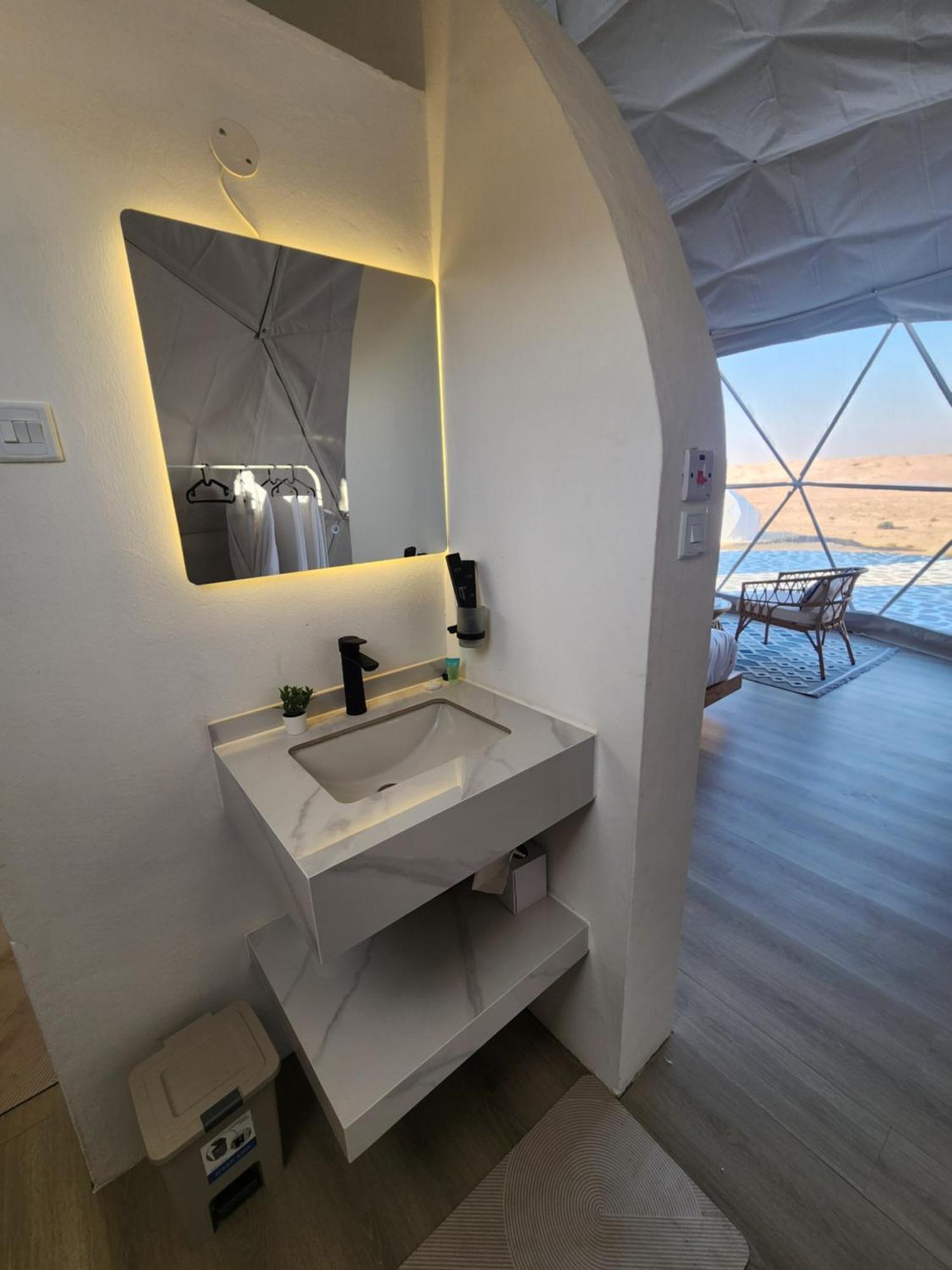 Отель Bubbles Domes Private Cmp Al Wasil Номер фото