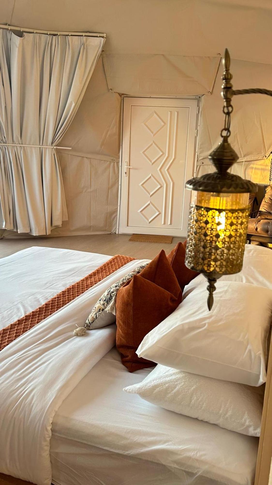 Отель Bubbles Domes Private Cmp Al Wasil Номер фото